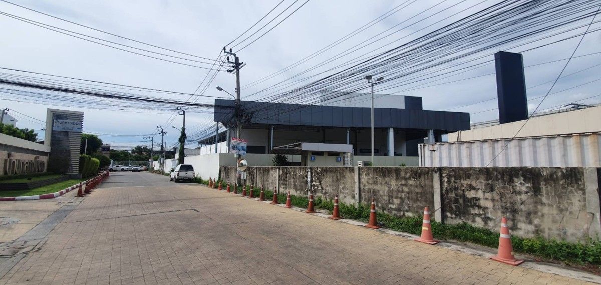 Freehold Land with building for sale In prime Bangkok