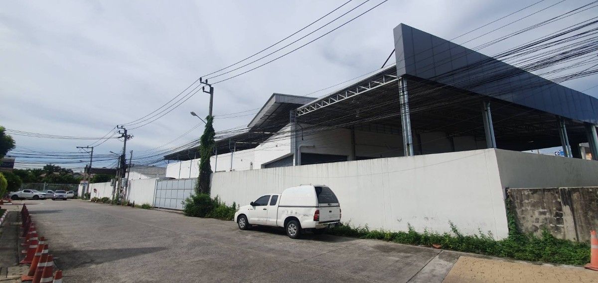 Freehold Land with building for sale In prime Bangkok