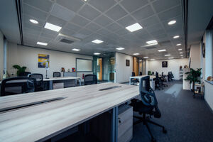 Office Space Oak House - Image 7