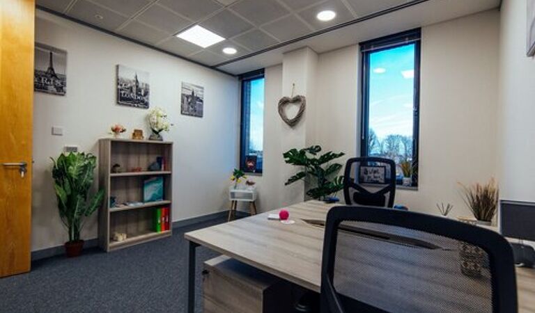 Office Space Oak House - Image 1