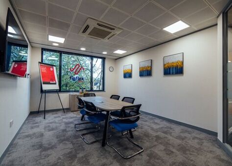 Office Space Oak House - Image 3