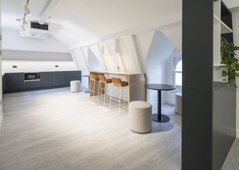 Office Space 26 Throgmorton Street - Image 9