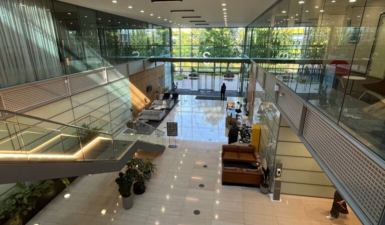 Office Space Building 3, Chiswick Park - Image 2