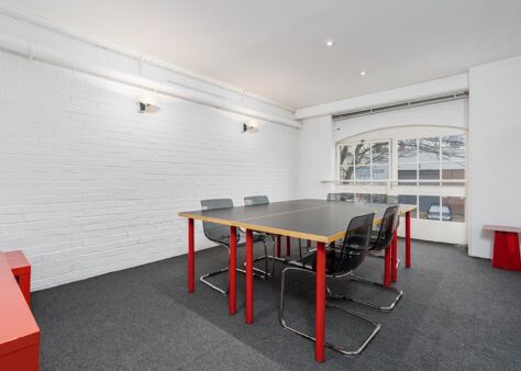 Office Space Busworks - Image 4