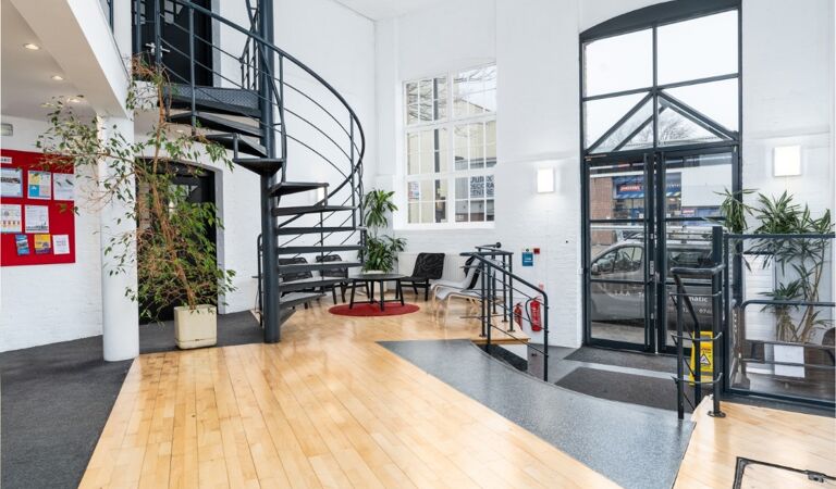 Office Space Busworks - Image 3