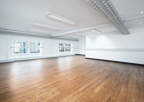 Office Space Busworks - Image 5