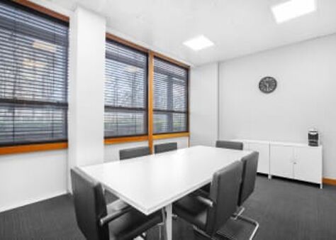 Office Space Heathrow, Stockley Park - Image 10