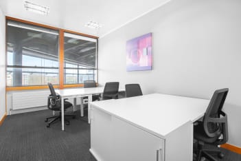 Office Space Heathrow, Stockley Park - Image 11