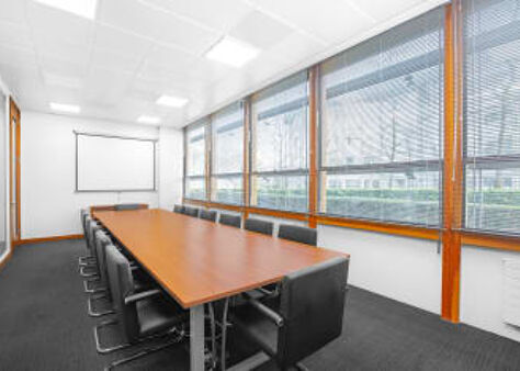 Office Space Heathrow, Stockley Park - Image 5