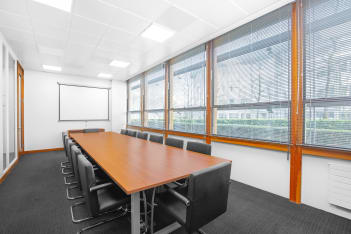 Office Space Heathrow, Stockley Park - Image 5