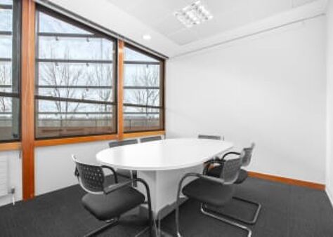 Office Space Heathrow, Stockley Park - Image 9