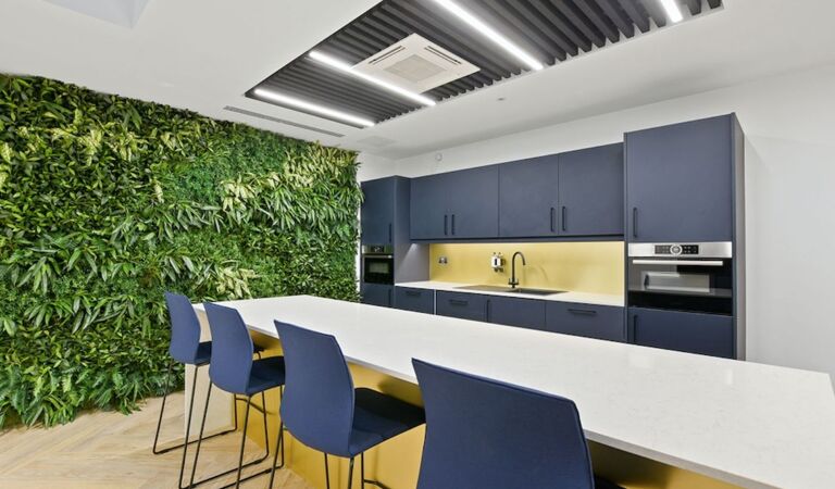 Image 3 4 Bream's Building 