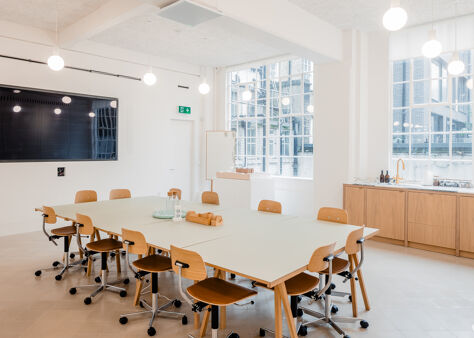 Office Space Threeways House - Image 11