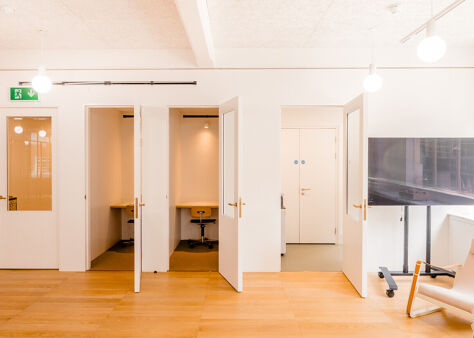 Office Space Threeways House - Image 25