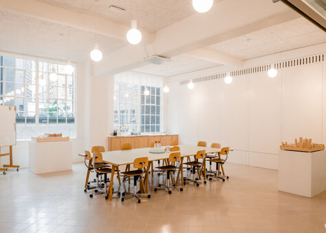 Office Space Threeways House - Image 9