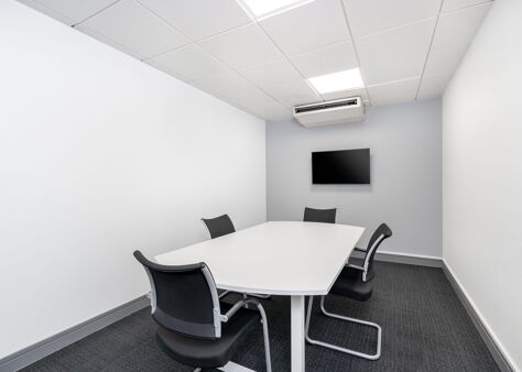 Office Space St Andrew Square - Image 5
