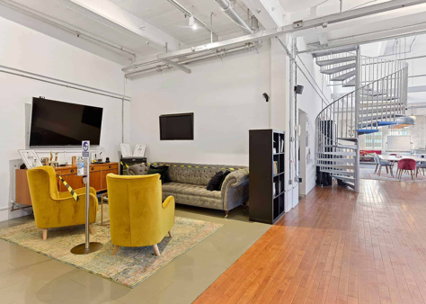 Office Space Lana House - Image 4