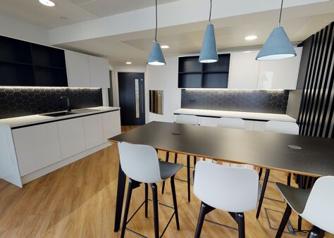 Office Space Tower 42 - Image 2