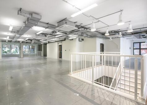 Office Space 7-10 Long Street - Image 2