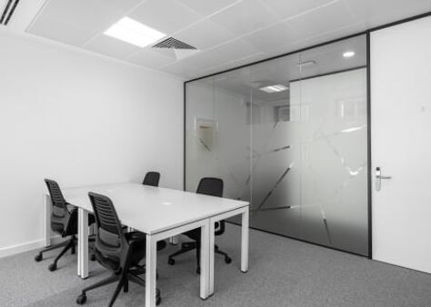 Office Space 15 St Helen's Place - Image 2