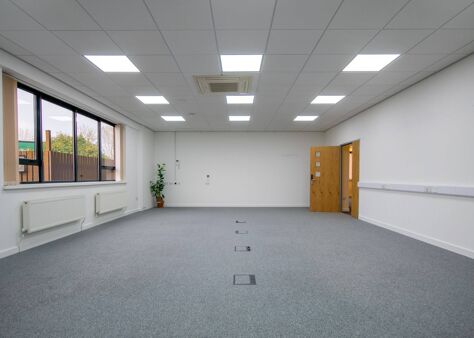 Office Space Bury - Hollins Brook Park - Image 4