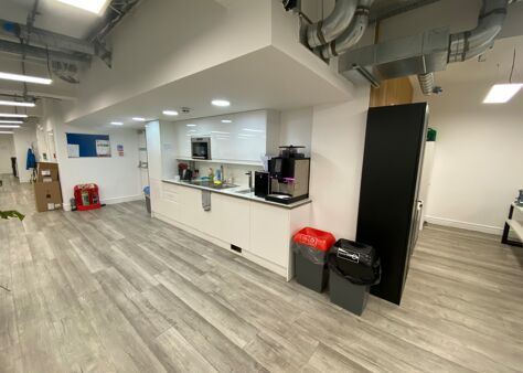 Office Space 17 Bevis Marks - Image 5