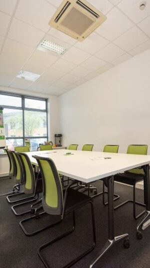 Office Space Crawley - Image 9