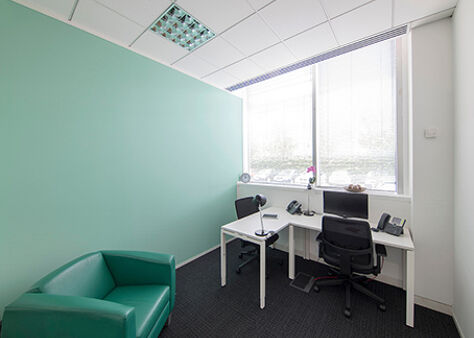 Office Space Slough Bath Road - Image 4