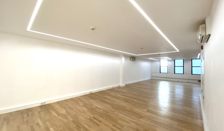 Office Space 31-32 Eastcastle Street - Image 2