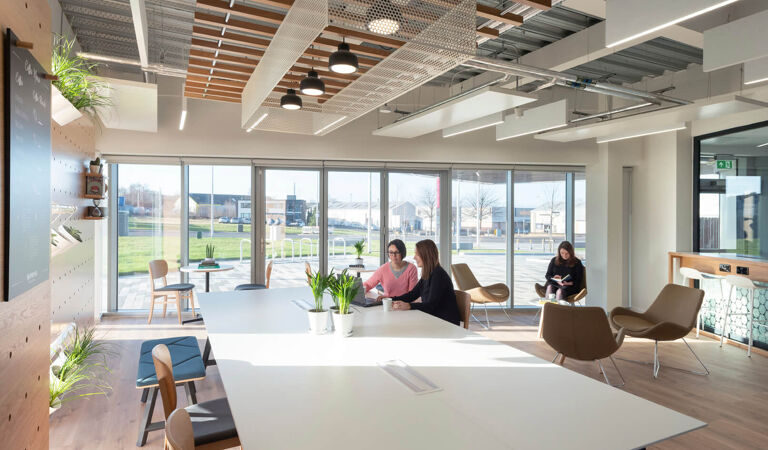 Office Space Magenta - Image 3