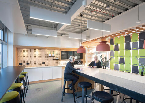 Office Space Magenta - Image 4