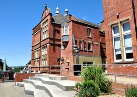 Office Space Shine - Image 1