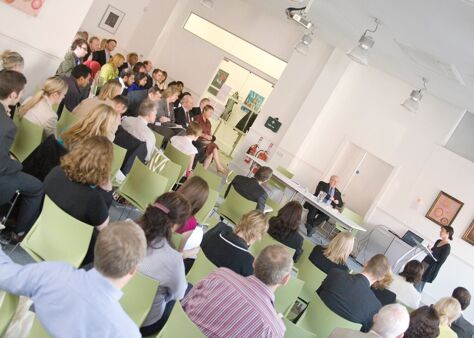 Office Space Shine - Image 11