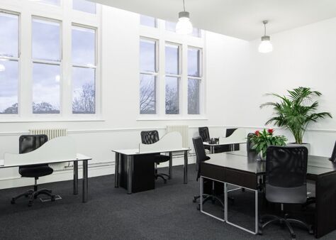 Office Space Shine - Image 5