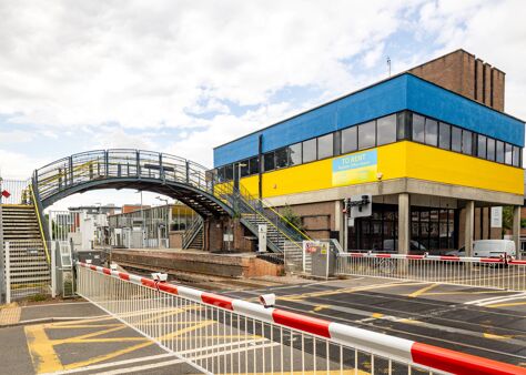 Office Space Station House - Image 1