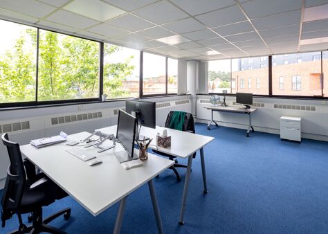 Office Space Station House - Image 5