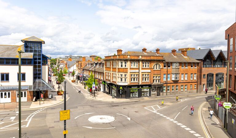 Office Space Station House - Image 3