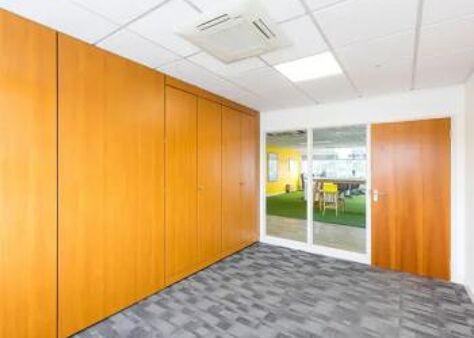 Office Space Weybridge - Image 14