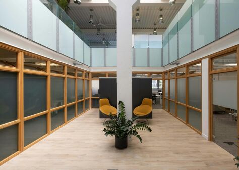 Office Space Canal Side Studios  - Image 4