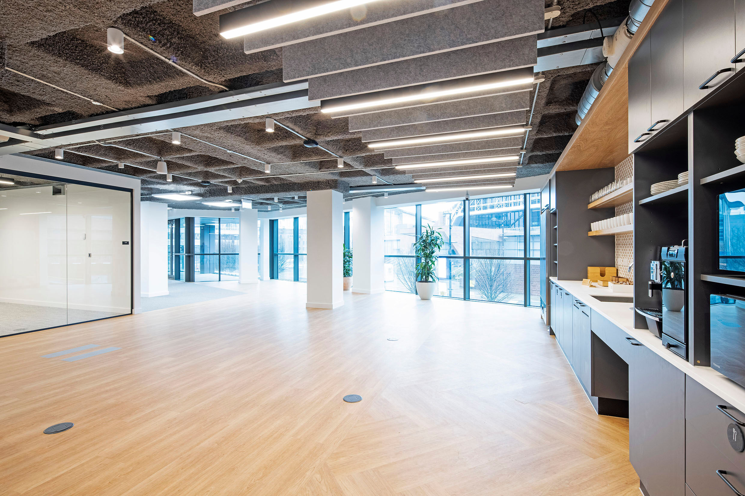 Office Space Manchester - Windmill Green - Image 14