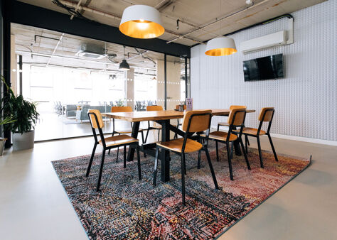 Office Space Aldgate East - Image 10