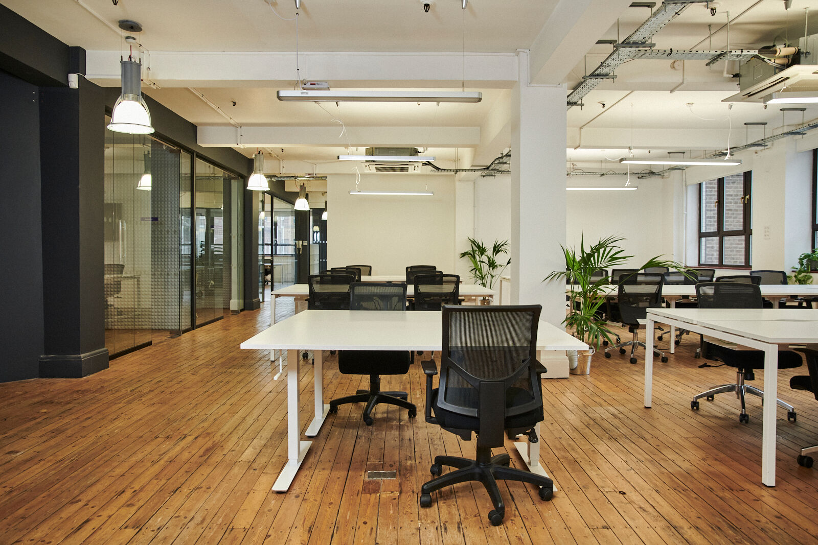 Office Space Aldgate East - Image 13