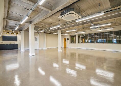 Office Space Metropolitan House - Image 4