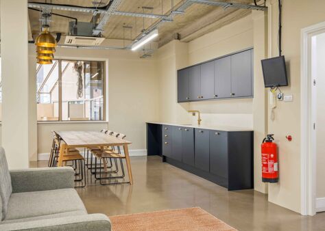 Office Space Metropolitan House - Image 3