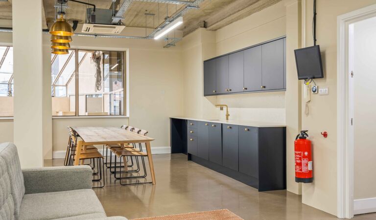 Office Space Metropolitan House - Image 3