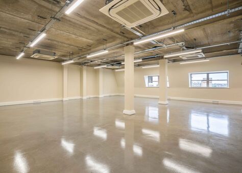 Office Space Metropolitan House - Image 5