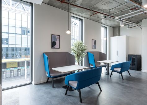 Office Space The Hive Building  - Image 14