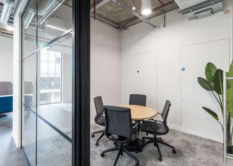 Office Space The Hive Building  - Image 12