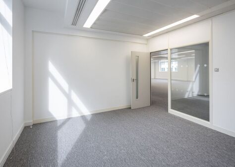 Office Space The Triangle - Image 10