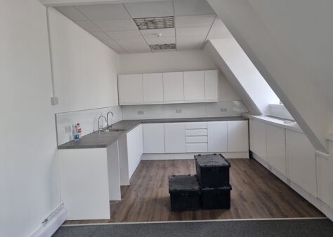 Office Space 24-26 Baltic Street West - Image 4